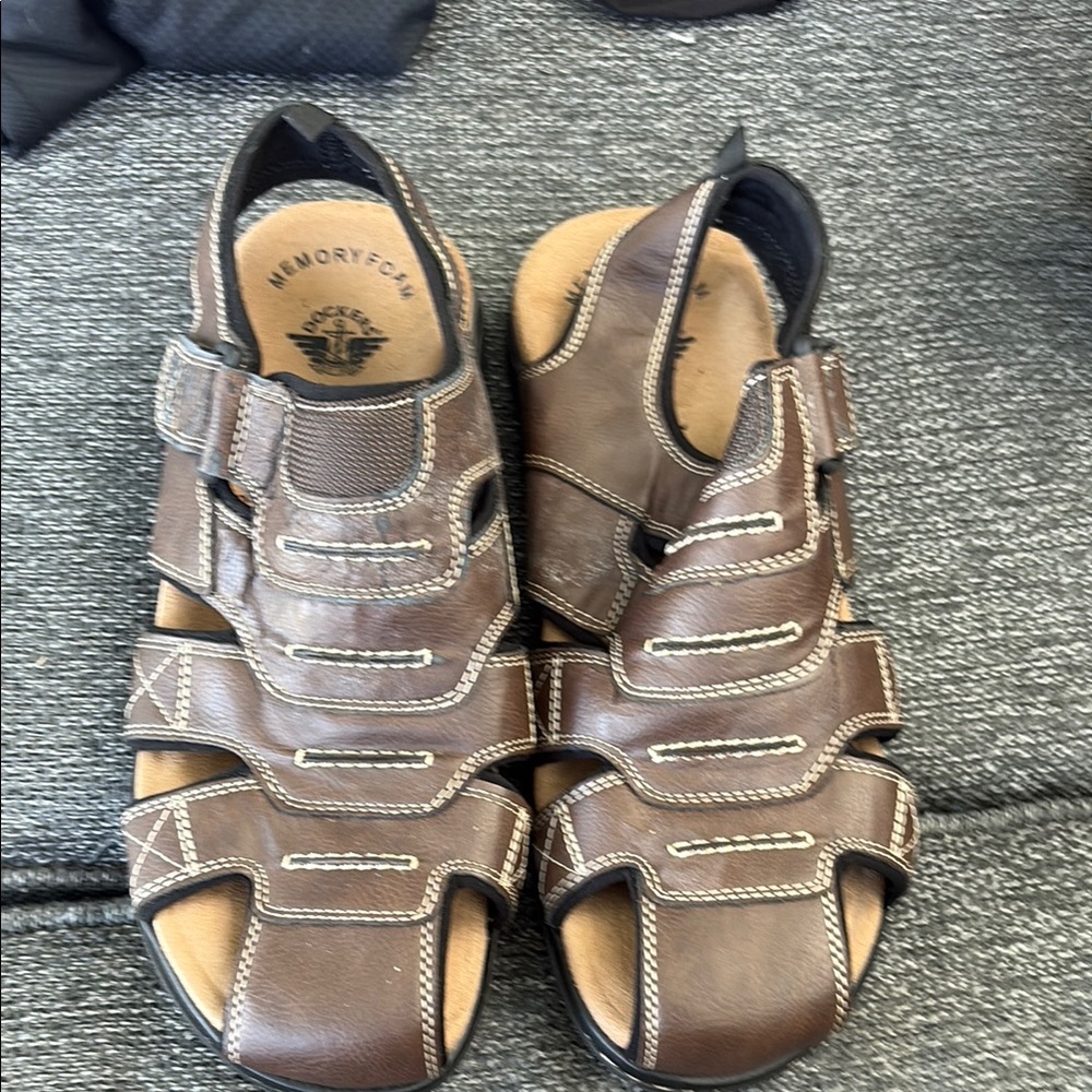 Dockers Brown Sandals Flexible Design